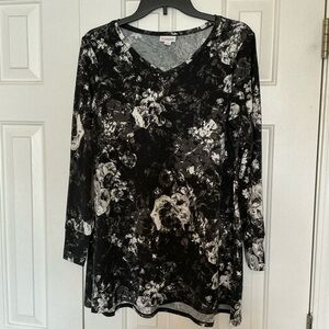 Lularoe Black & White Rose Tie-Dye Elizabeth Tunic Top